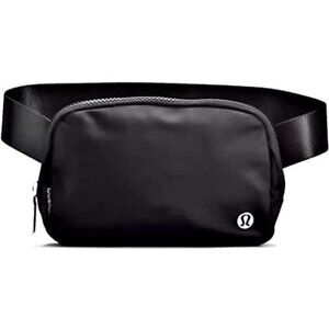 Lululemon Athletica Everywhere Belt Bag, Black, 7.5 x‎ 5 x 2 inches